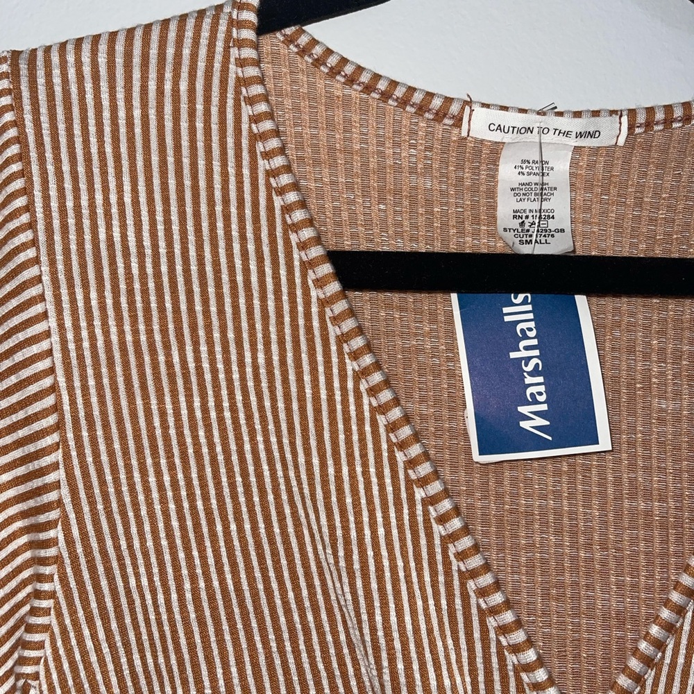 Striped V-neck Top - Picture 3 of 4
